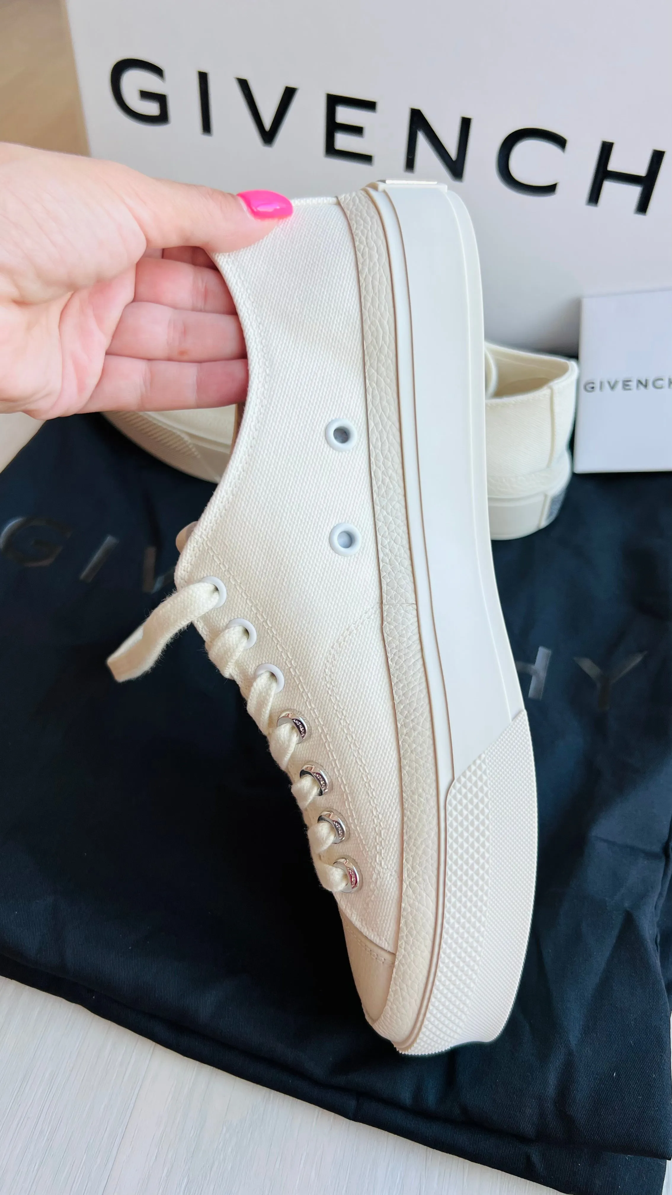 Givenchy City Low Sneakers