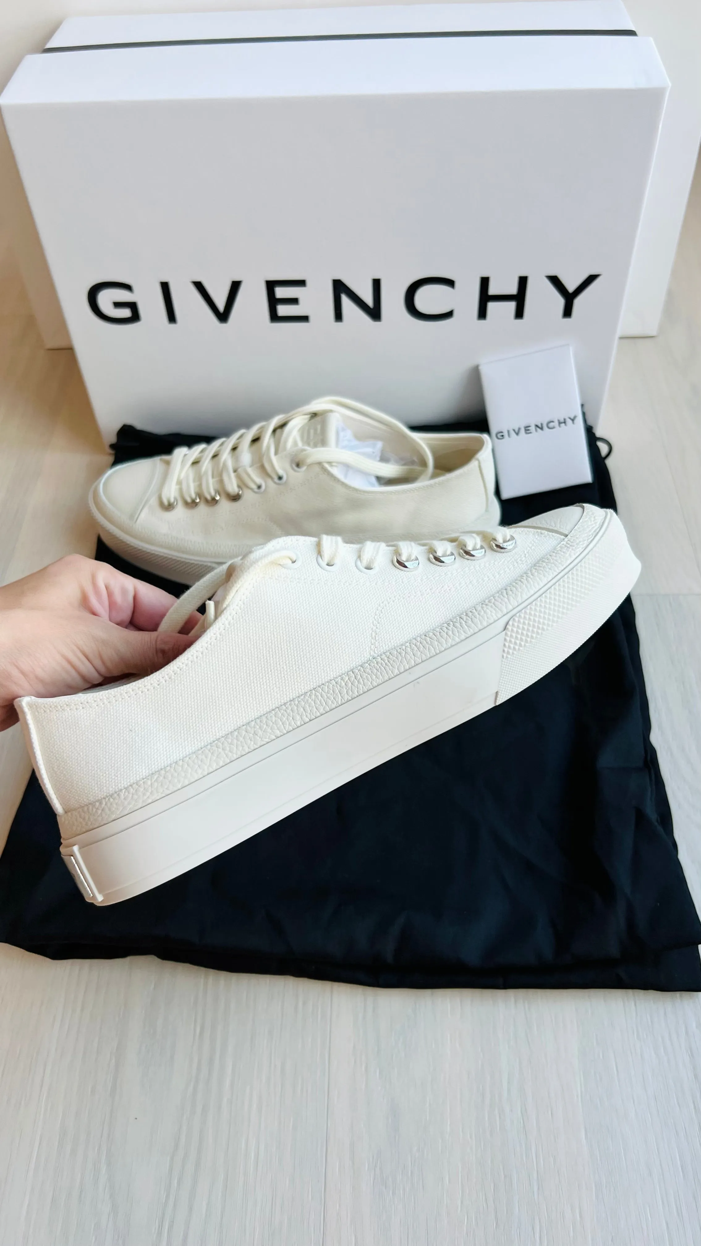 Givenchy City Low Sneakers